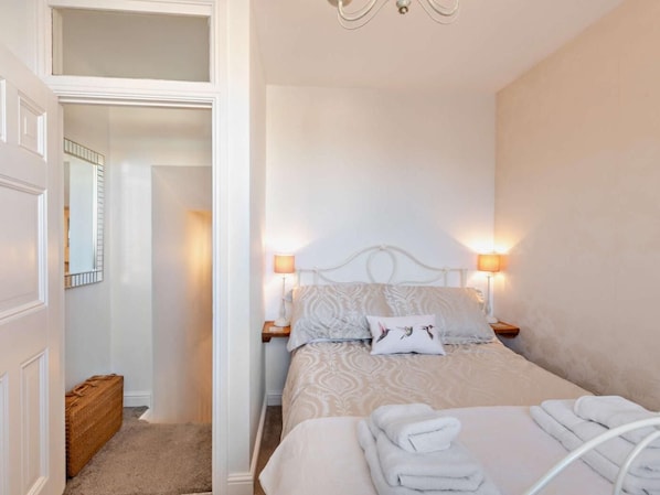 Travel cot, free WiFi, bed sheets - 4 Bed in Morpeth (oc-93510) (Amble)