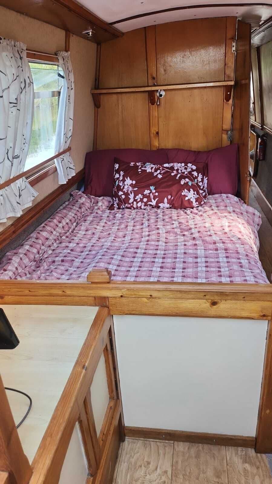 2 bedrooms, bed sheets