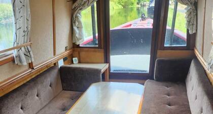 Lovely Narrowboat Chiltern Hills and Surrounding.