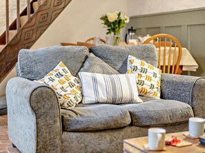 Interior - 3 Bed in Ventnor (oc-93525) (Niton)