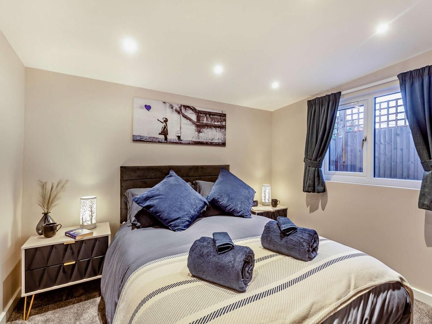 2 bedrooms, travel cot, free WiFi, bed sheets