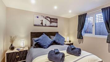 2 bedrooms, travel cot, free WiFi, bed sheets
