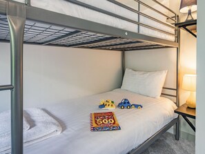 Room - 3 Bed in Brixham (oc-88116) (Brixham)