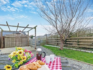 Outdoor dining - 4 Bed in Cardigan (oc-94137) (Aberporth)