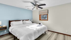 4 bedrooms, desk, iron/ironing board, travel crib