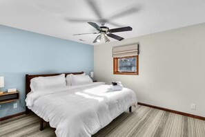 4 bedrooms, desk, iron/ironing board, travel crib