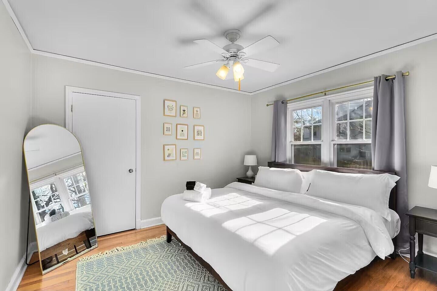 4 bedrooms, desk, iron/ironing board, travel cot