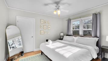 4 bedrooms, desk, iron/ironing board, travel cot