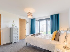 Travel cot, free WiFi, bed sheets - 4 Bed in Bideford (oc-74251) (Northam)