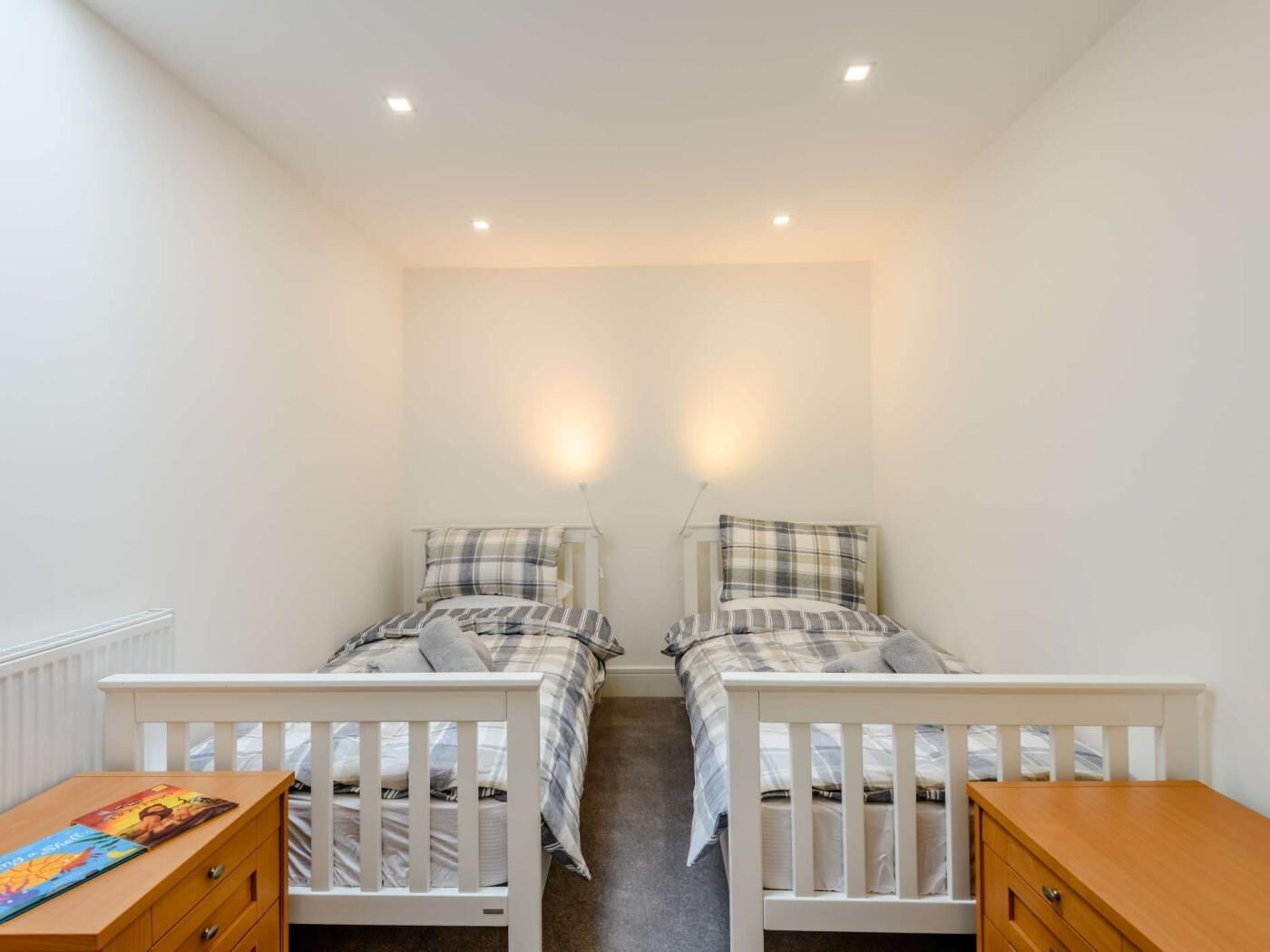 2 bedrooms, WiFi (free), bed sheets
