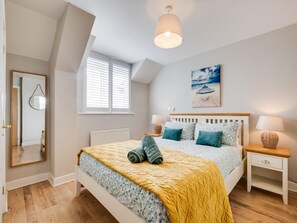 Travel cot, free WiFi, bed sheets - 2 Bed in Seahouses (oc-cn059) (Seahouses)