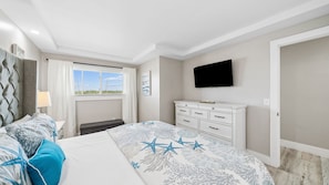 1 bedroom, iron/ironing board, WiFi, bed sheets - BEACHFRONT condo~ 5th Floor~ Beach chair service INCLUDED! Amenities galore (Panama City Beach)