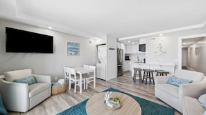 Smart TV - BEACHFRONT condo~ 5th Floor~ Beach chair service INCLUDED! Amenities galore (Panama City Beach)