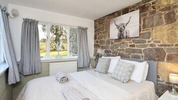 7 bedrooms, travel cot, free WiFi, bed sheets