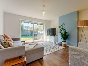 TV - 4 Bed in Freshwater (oc-91115) (Freshwater)