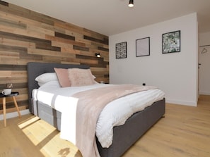 Free WiFi, bed sheets - 1 Bed in Lyme Regis (oc-75655) (Lyme Regis)