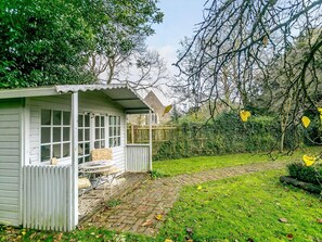 Outdoor dining - 6 Bed in Winchelsea (oc-77281) (Icklesham)