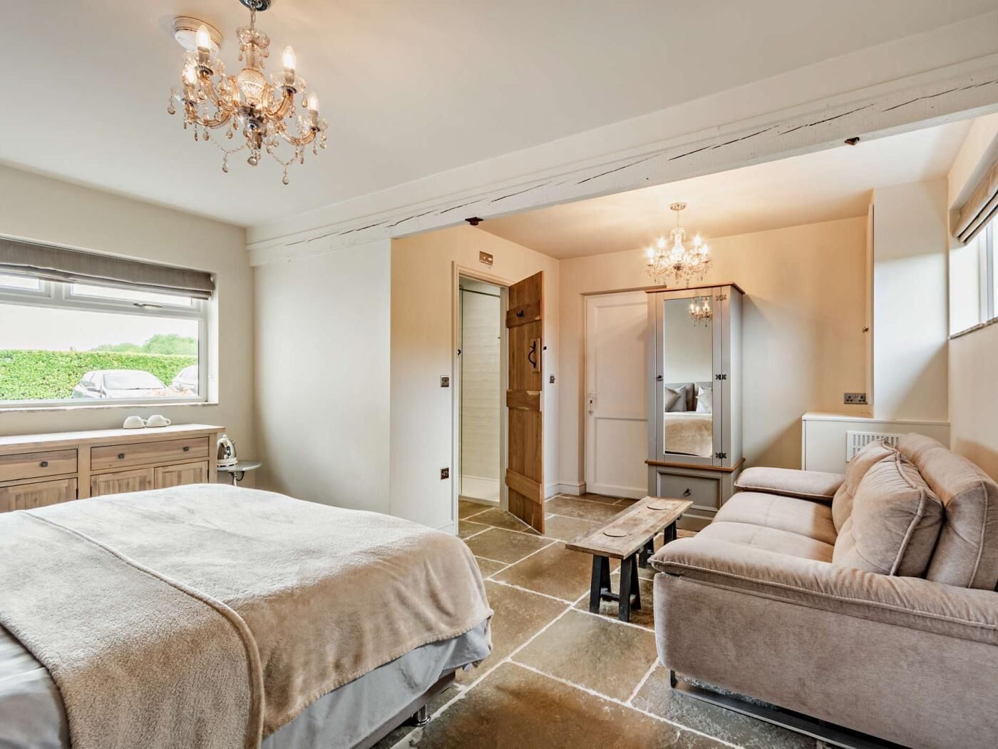 3 bedrooms, travel cot, free WiFi, bed sheets
