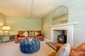 TV, fireplace - 4 Bed in Grange-over-sands (oc-90891) (Allithwaite)