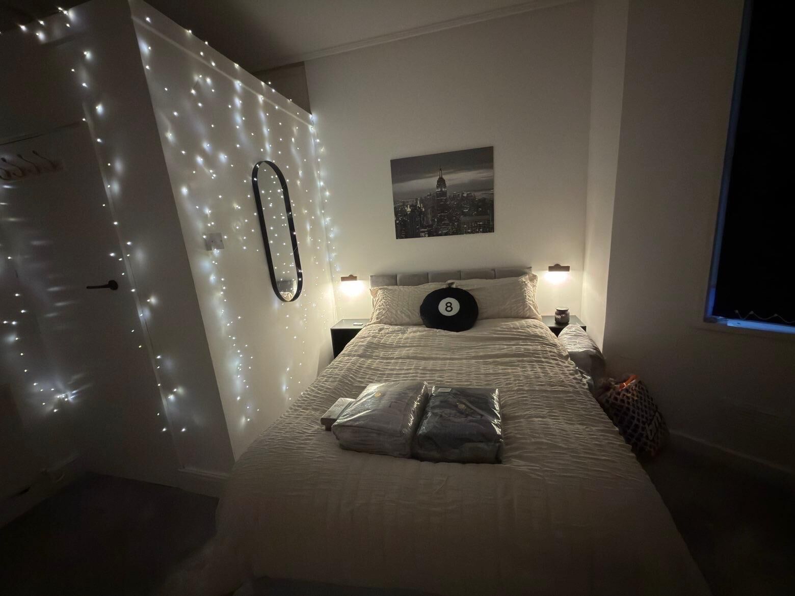 Desk, iron/ironing board, WiFi, bed sheets