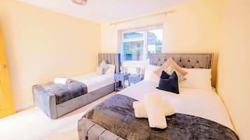 3 bedrooms, desk, iron/ironing board, WiFi