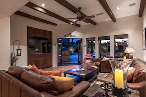TV, fireplace - Saltwater Pool/Spa, Tanning Shelf, Firepit, Outdoor Fireplace Shower Free WiFi (Palm Springs)