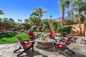 Property grounds - Saltwater Pool/Spa, Tanning Shelf, Firepit, Outdoor Fireplace Shower Free WiFi (Palm Springs)
