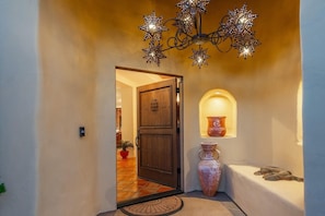 Interior - Saltwater Pool/Spa, Tanning Shelf, Firepit, Outdoor Fireplace Shower Free WiFi (Palm Springs)