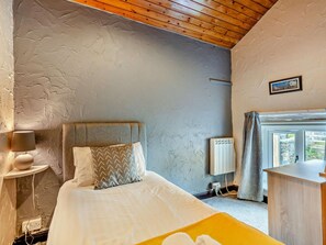 A bedroom with a bed, bedside table, lamp, radiator, and a window with curtains. - 2 Bed in Bassenthwaite (oc-83287) (Bassenthwaite)