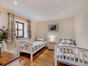 A bedroom with two beds, a window, a bedside table with a lamp, and a picture on the wall. - 3 Bed in Bishop Auckland (oc-94320) (Wolsingham)