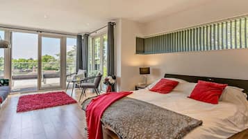 4 bedrooms, iron/ironing board, travel cot, free WiFi