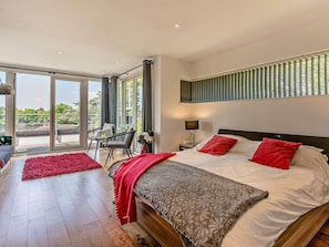 Bügeleisen/Bügelbrett, Reisekinderbett, kostenloses WLAN, Bettwäsche