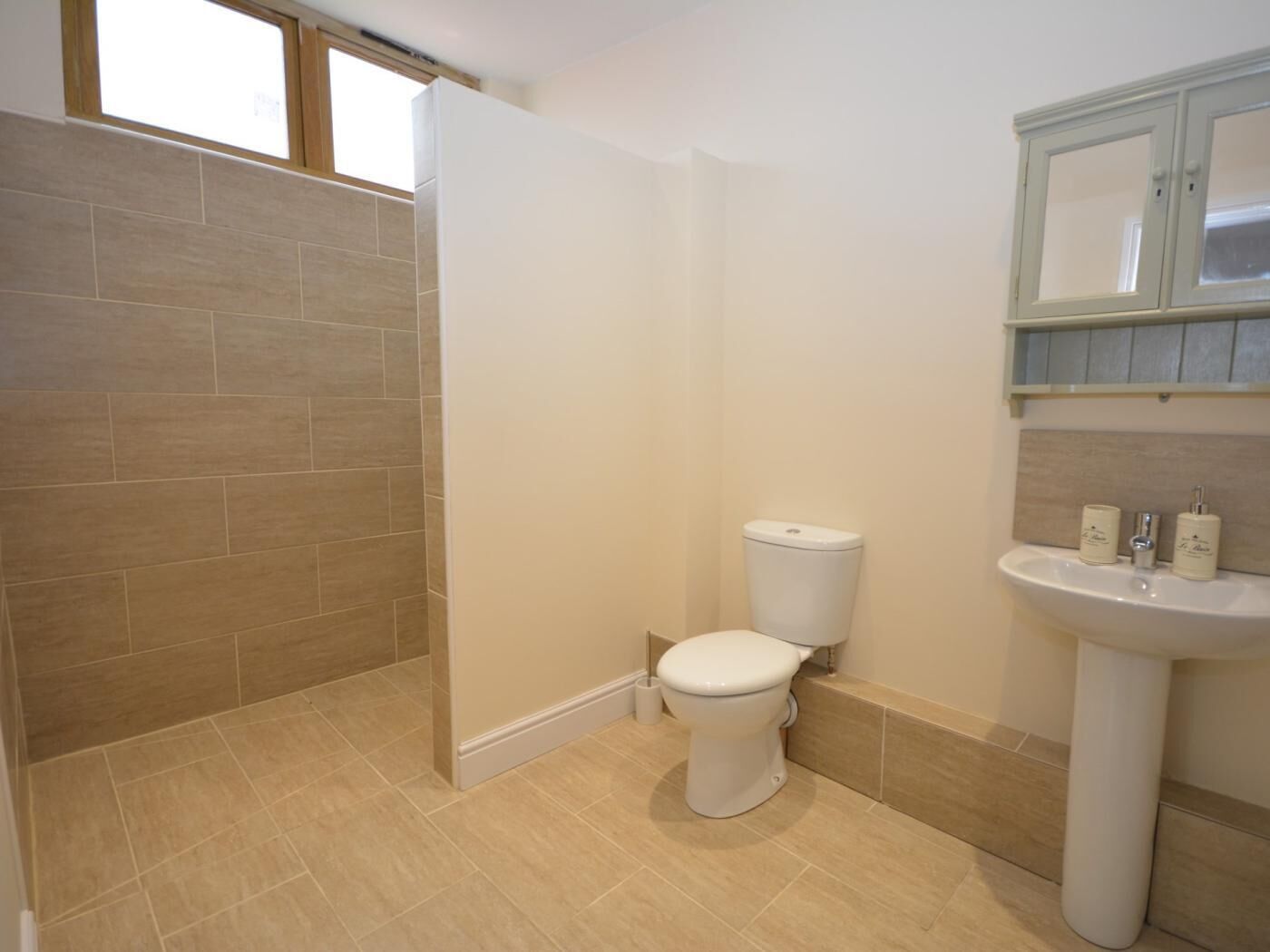 1 Bed In Axminster (Oc-36491) - Honiton