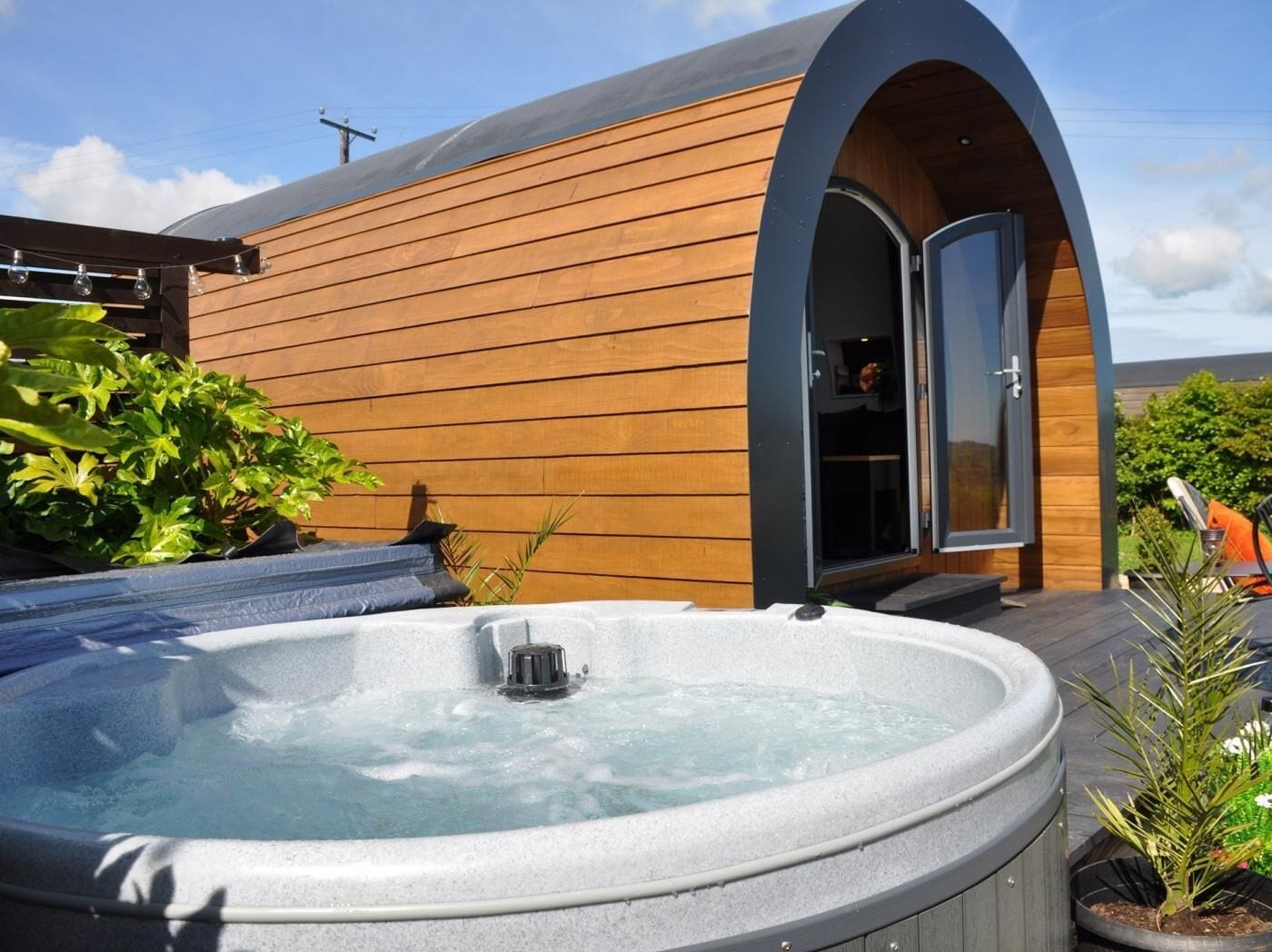 Outdoor spa tub