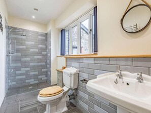 Bathroom - 2 Bed in Bideford (oc-60765) (Buckland Brewer)