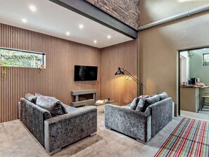 Living area - 3 Bed in Sheffield (oc-94342) (Thurlstone)