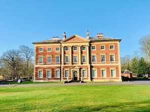 A large, symmetrical building with a central entrance, multiple windows, and a well-maintained lawn in front. - 1 Bed in Lytham St. Annes (oc-86044) (Saint Anne's on the Sea)