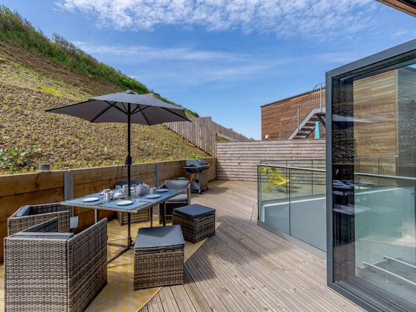 Outdoor dining - 4 Bed in Kingsbridge (oc-82932) (Bigbury-on-Sea)