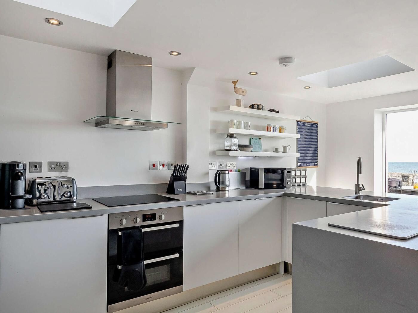 Oven, dishwasher, cookware/dishes/utensils