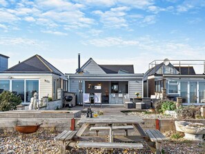 Outdoor dining - 3 Bed in Pevensey (oc-50842) (Pevensey Bay)