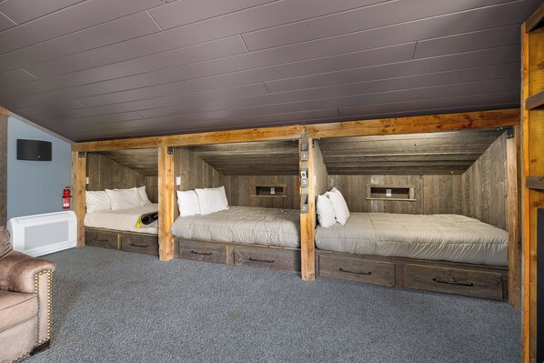 Room - New Listing | Hot Tub | Secluded Luxury Lodge | Dogs Welcome (Gallatin Gateway)