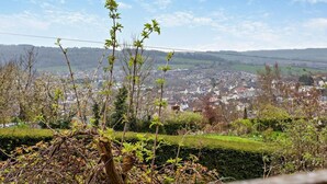 A view of a town from a hill with a clear sky. - 1 Bed in Wotton-under-edge (oc-91936) (Wotton-under-Edge)
