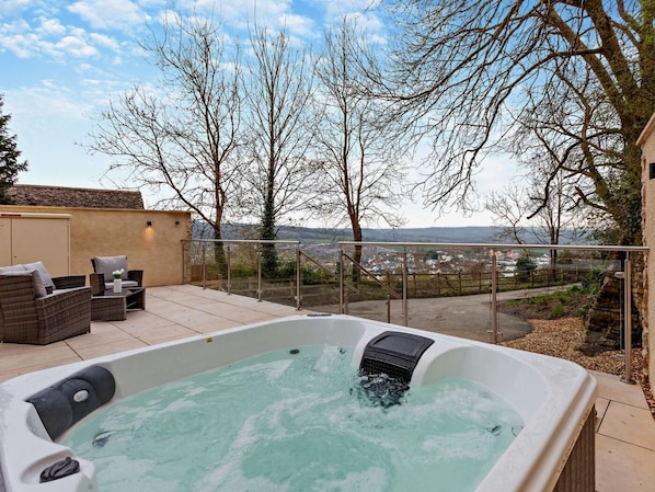 Terrace/patio - 1 Bed in Wotton-under-edge (oc-91936) (Wotton-under-Edge)