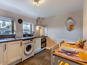 Oven, cookware/dishes/utensils - 1 Bed in Alnwick (oc-94380) (Embleton)