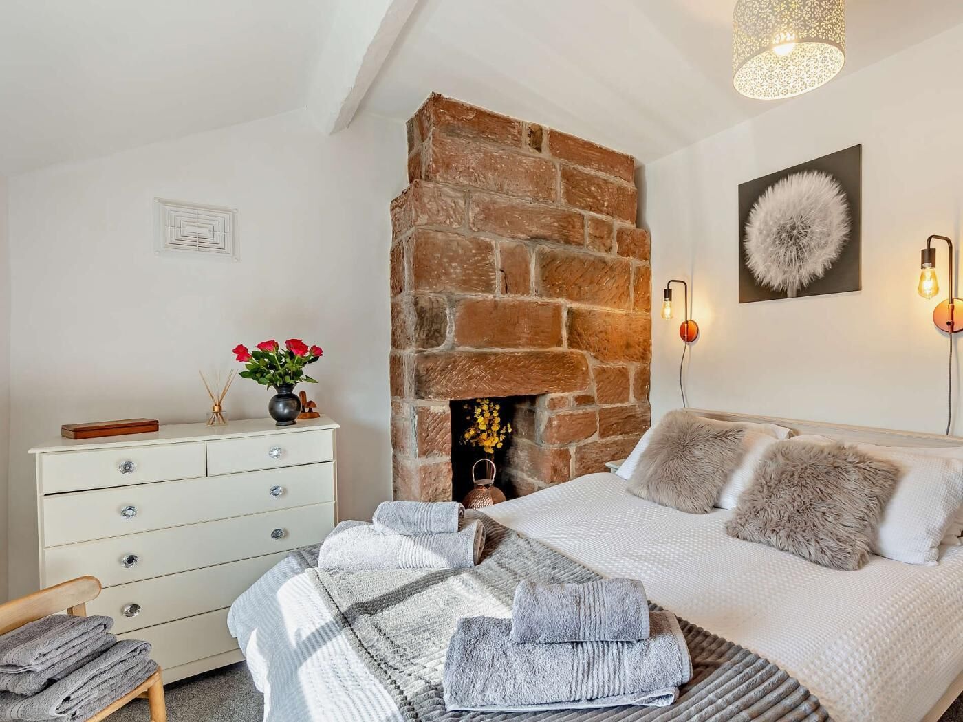2 bedrooms, iron/ironing board, WiFi (free), bed sheets