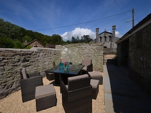 Outdoor dining - 3 Bed in Margam (IVYMP) (Port Talbot)