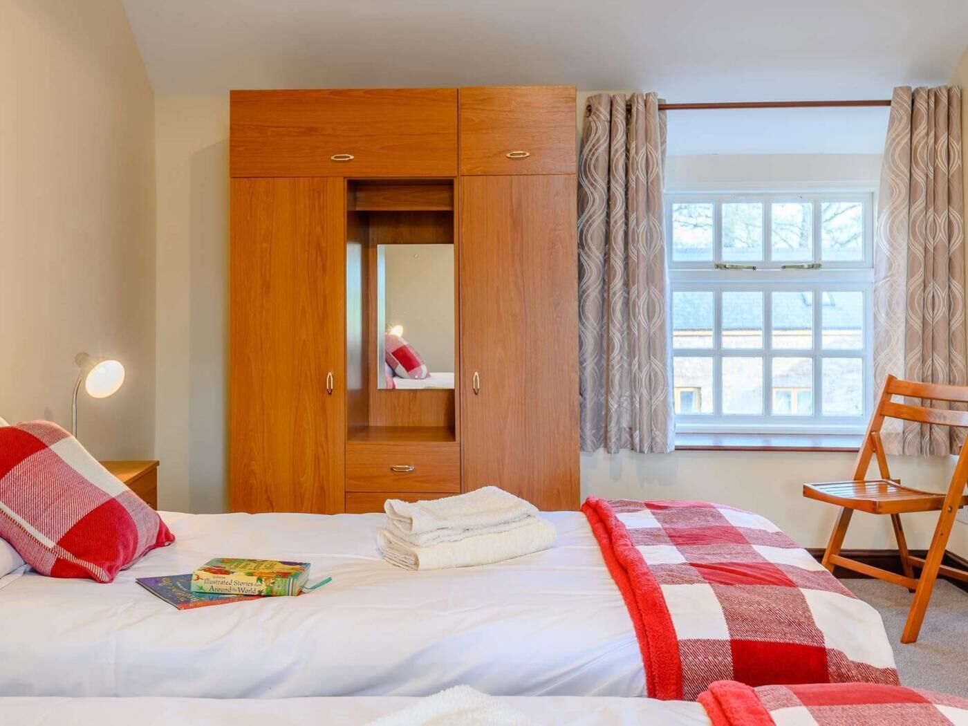 2 bedrooms, iron/ironing board, travel crib, WiFi (free)