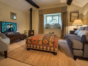 TV, fireplace - 1 Bed in Coniston (LCC59) (Coniston)