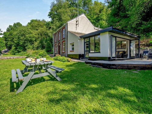 4 Bed in Ystradgynlais (oc-bn273)