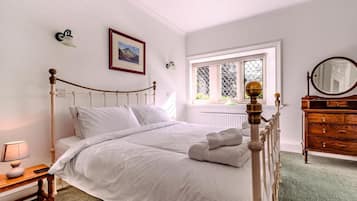 7 bedrooms, travel crib, WiFi (free), bed sheets
